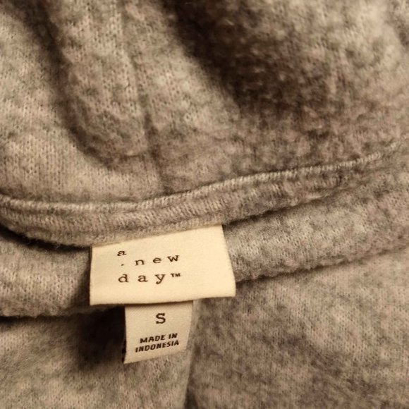 Women's Sweater Shirt Turtle Neck- A New Day size Small - Picture 4 of 5